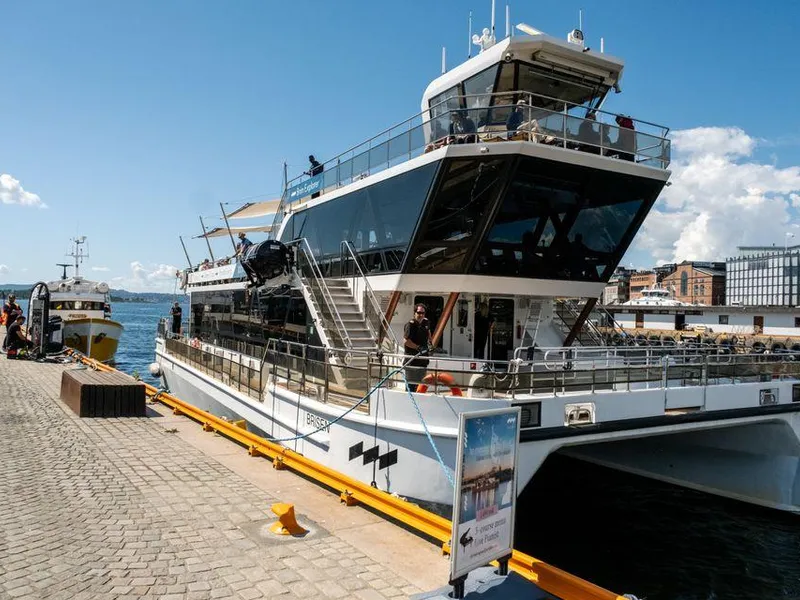 ELEKTRISK: Denne uken fikk MS Brisen tilgang til hurtiglading på Rådhusbrygge 2 i Oslo.