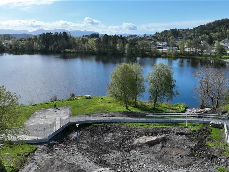 Fugleperspektiv som viser utsikta til øvste etasje i Albertatunet sett frå nord - Klikk for stort bilete