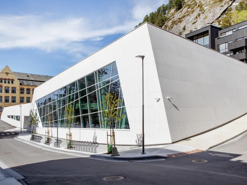 Ålesund Bybad – badeland med 50m basseng og boliger levert av Veidekke.
Moderne boliger i sentrum av Ålesund, del av Bybad-prosjektet.