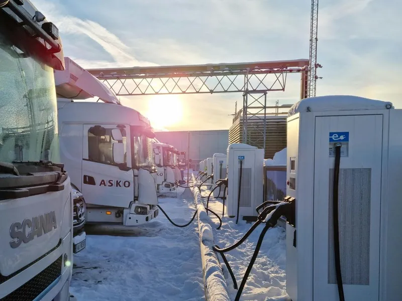 ABB leverer ladeinfrastruktur for elektriske lastebiler til ASKOs hovedlager i Vestby.