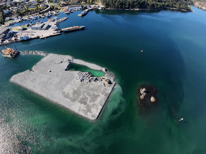 Bilde av utfylling Nyholmen ved Føresvik.  - Klikk for stort bilete