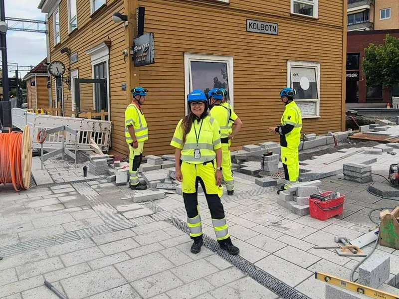 Prosjektsjef Kristin Slaaen Rørvik gleder seg til Kolbotn stasjon kan tas i bruk av de reisende igjen. Foto: Bane Nor.