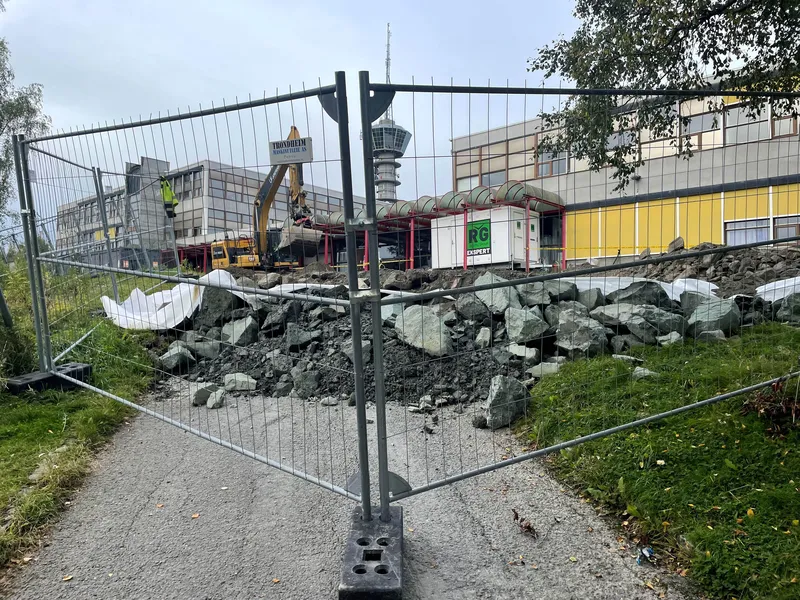 byggegjerde på byggeplassen til Ocean Space Centre i Trondheim
