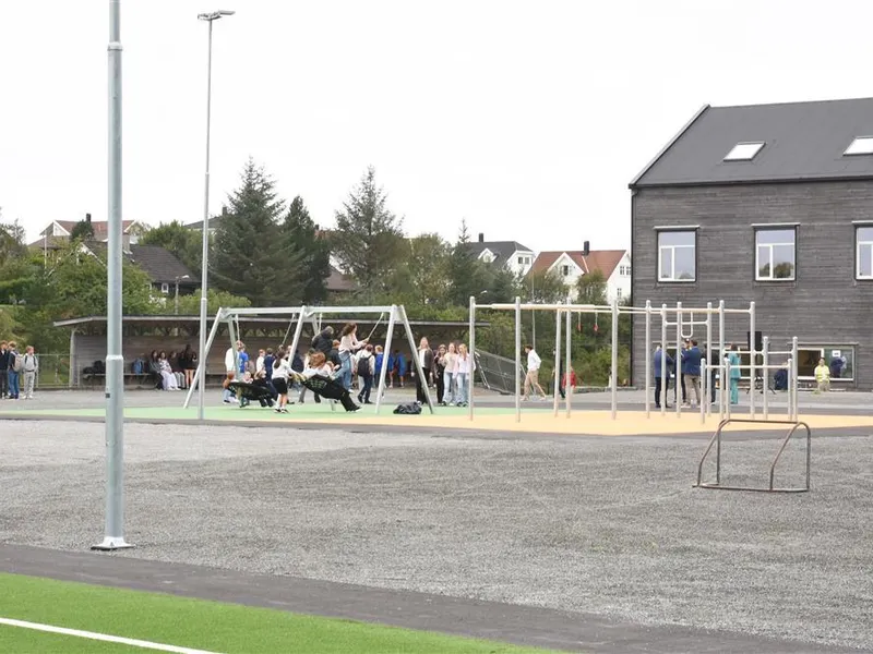 Frå opninga av nytt uteområde - Klikk for stort bilete