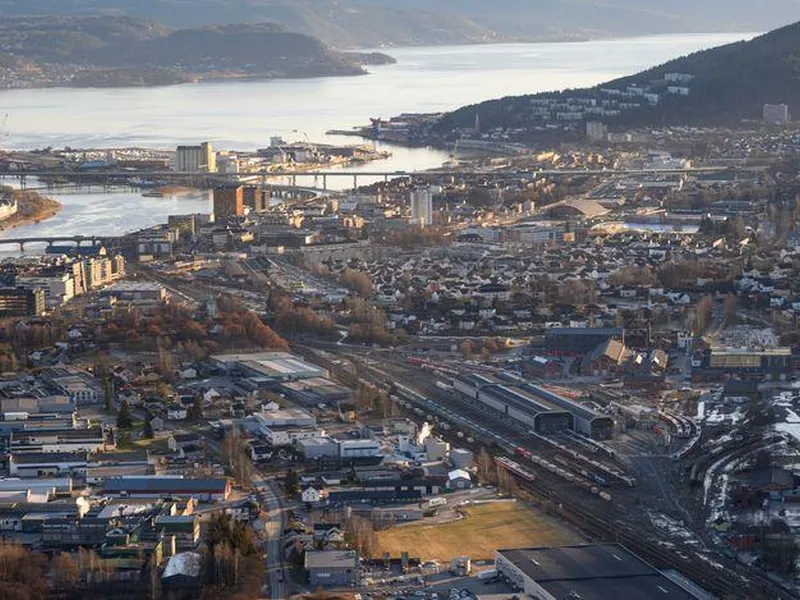 Dobbeltsporet skal etter planen være klare til bruk ved utgangen av 2024. Da vil kapasiteten mellom Drammen og Tønsberg bli mer enn doblet, og det blir mulig å kjøre fire tog i timen hver vei mellom Oslo og Tønsberg. Foto: Øystein Grue