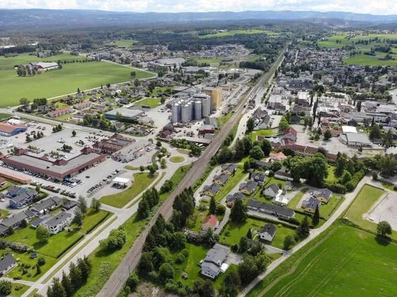 Oversiktsbilde-stange-stasjon-foto-bane-NOR