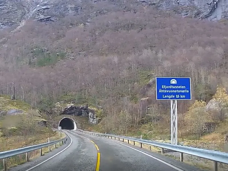 Efjordtunnelen på RV 827 i Nordland er en av tunnelene som har fått nye LED-lys. Foto: Statens vegvesen.