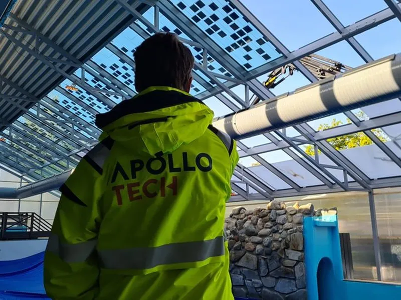 BIPV kan på en elegant måte gi fornybar energiproduksjon og tilføye nytte til tradisjonelt døde flater slik det gjøres her på Pers Hotell. Foto: Sagstuen Apollotech