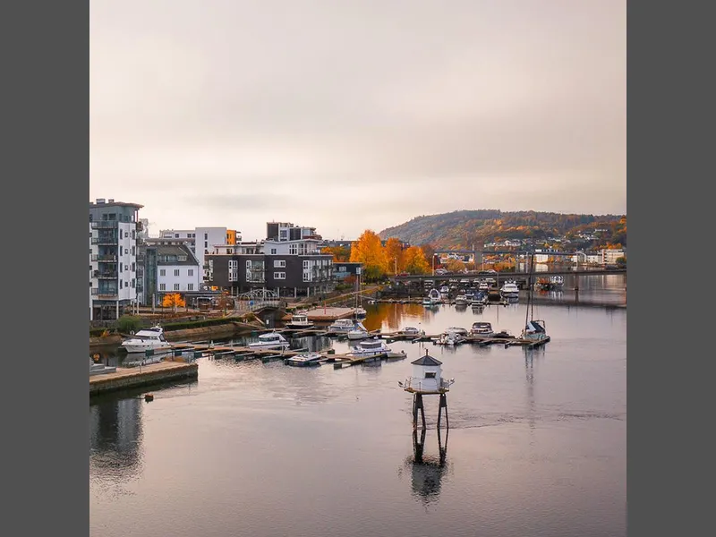 bratsberg brygge i skumring over brygga