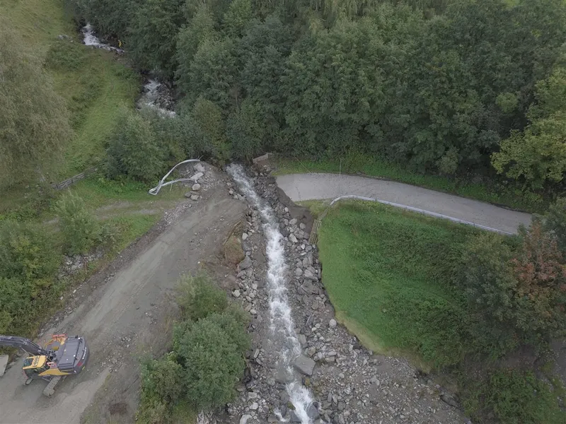 Dronebilde av Thujordsvegen ved Fåa. - Klikk for stort bilde