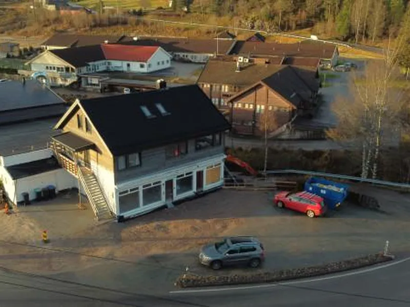 Dronefoto av gamle Byremo landhandel