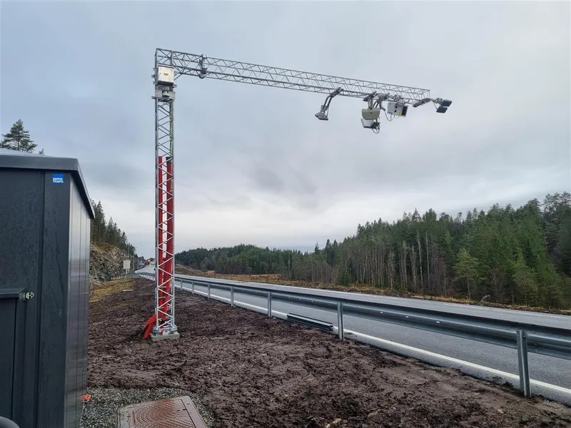 et eksempel på halvportal eller bomstasjon som nå blir bygget. - Klikk for stort bilde