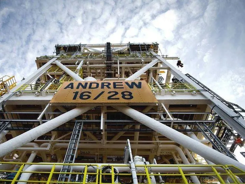 Andrew-feltet ligger 225 km nordøst for Aberdeen og fungerer som et sentralt knutepunkt for fire undervannsfelt.
