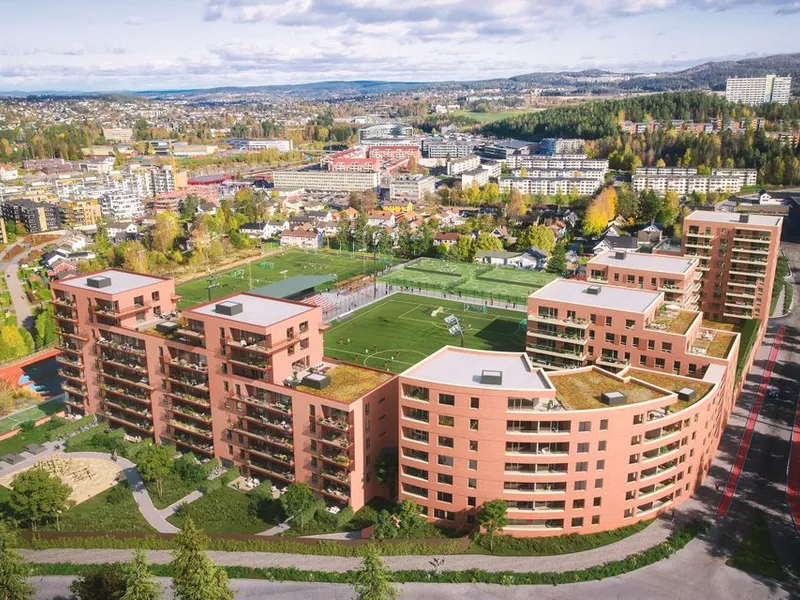 Prosjektet Rolvsrud Arena består av 300 leiligheter fordelt på fem leilighetsbygg, med næringsarealer og underliggende parkeringskjeller. Ill. Eve Images.