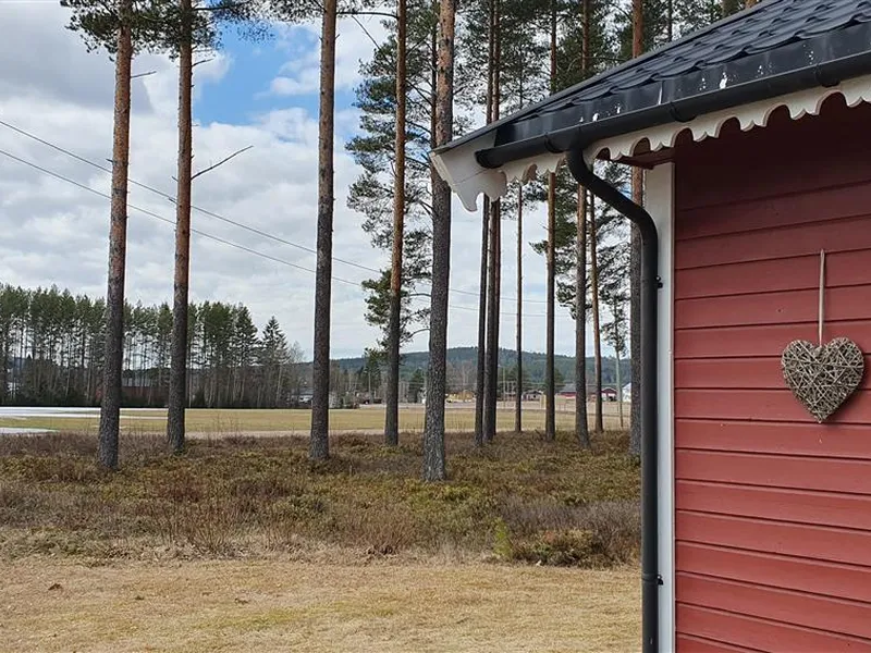 Hushjørne. Nedløpsrør. Takrenne. Lysstolpe. - Klikk for stort bilde