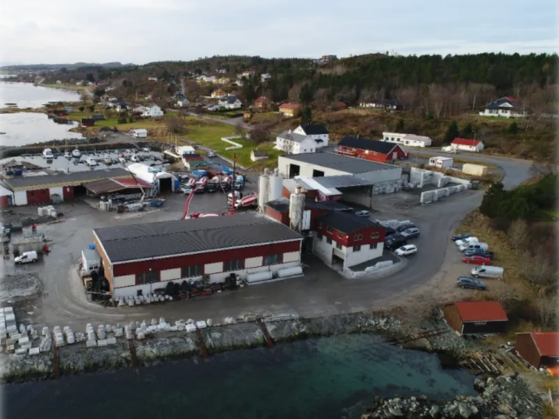 Hensikten med reguleringsplanen er å legge til rette for videre utvikling og vekst for Hitra Bygg og Betong AS på deres eksisterende lokasjon.