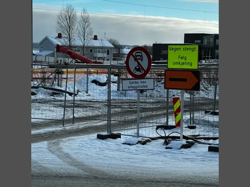 Jernbanegata er stengt.