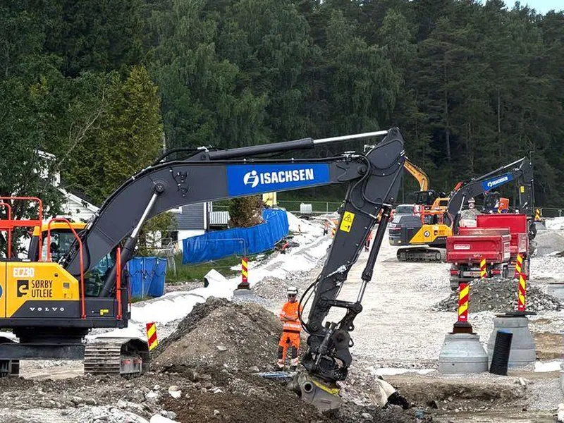 Rv. 22 Hafslund-Dondern - Elektriske gravemaskiner og lastebiler