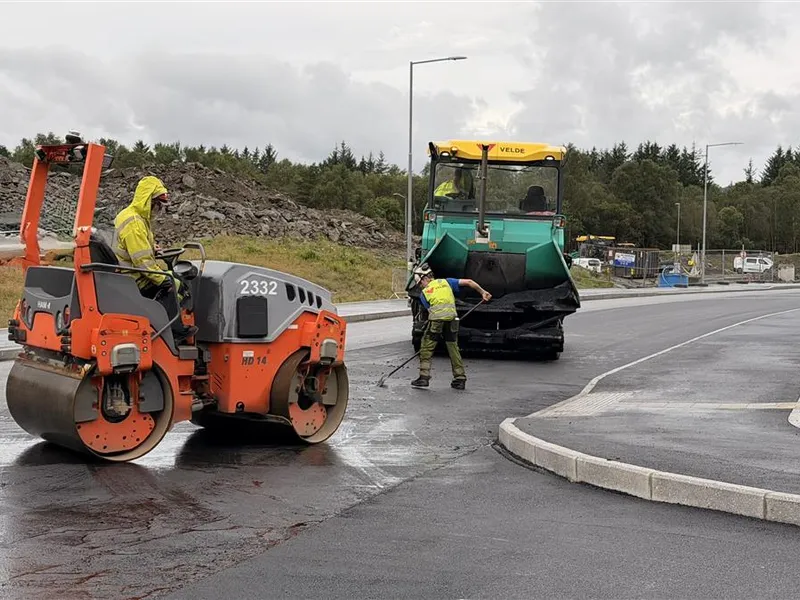 Asfaltering i Aksdal vest - Klikk for stort bilde