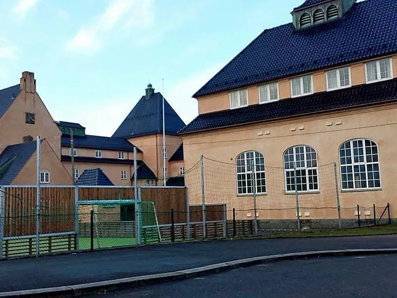 Lillesund skole - Klikk for stort bilde