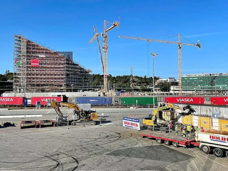 Anleggsområdet til høyre foran i bildet, Quadrum bak til venstre. Foto: Statens vegvesen/Samir Kolukcija