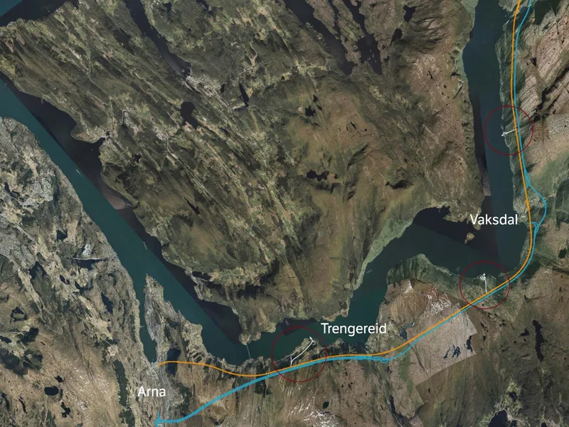 llustrasjonen viser prinsippet for massehåndtering med anleggstunneler og sjakter som skal føre tunnlestein ned i Sørfjorden. Det skal bygges tre slike anleggstunneler langs traseen som må stå ferdige før byggingen av veg- og jernabnetunnelene kan starte i 2029. Illustrasjon: Fellesprosjektet Arna-Stanghelle.