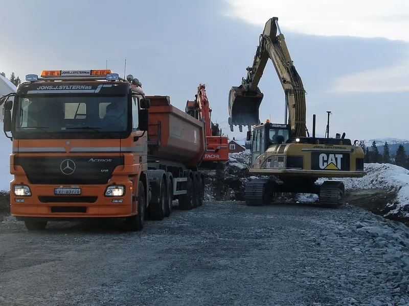 I 2010 bygde Johs. J. Syltern AS den aller første strekningen på gigantprosjektet E6 Helgeland. Nå har Entreprenøren påtatt seg oppdraget med å bygge den siste delen av prosjektet, E6 Trøndelag grense-Lille Majavatn. Foto: Johs. J. Syltern AS