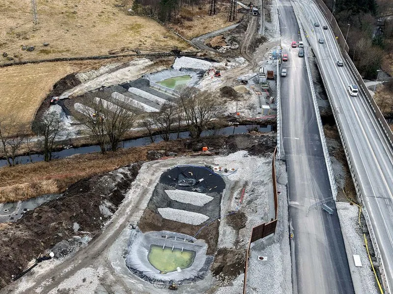 Utbyggingen av E39 Osli–Hove gitt flere miljøforbedringer langs strekningen. Det er gjennomført omfattende støyskjerming, og forbedring av forholdene for fisk og naturmiljø.