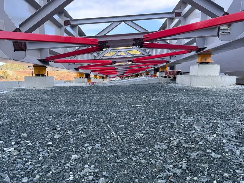 Hommelvikbrua sørgående blir bygget som stålplatebærer i samvirke med betongdekke