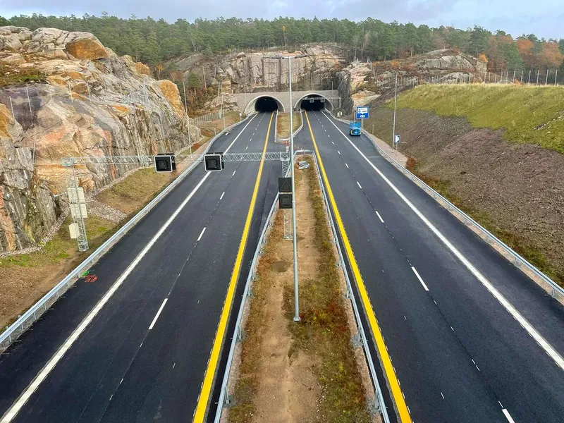 Veiområdet ved Mjåvannsheitunnelen lengst øst i prosjekt E39 Kristiansand vest - Mandal øst, som Nye Veier satte trafikk på torsdag 24. november 2022.