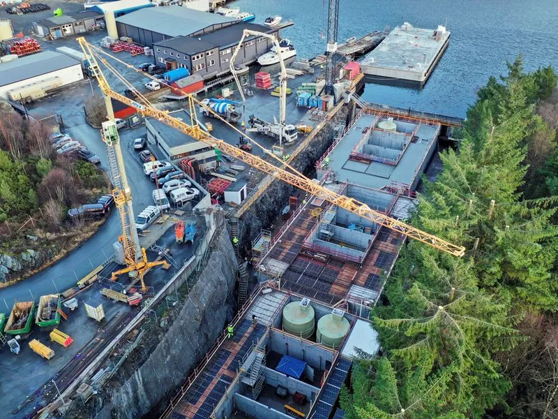På en uke har Endúr Sjøsterk signert to kontrakter på tre fôrlåter. Det betyr at det blir stor aktivitet i dokken fremover. (Foto: Endúr Sjøsterk)