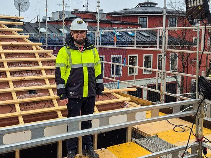 Så nært Studentersamfundet i Trondhjem rehabiliterer Sit studentboliger i et bygg fra 1890-tallet. Dette er et av mange prosjekt som nå får støtte. Her er Arvid Eriksen Skjervik, leder prosjekt og utvikling i Sit på befaring.