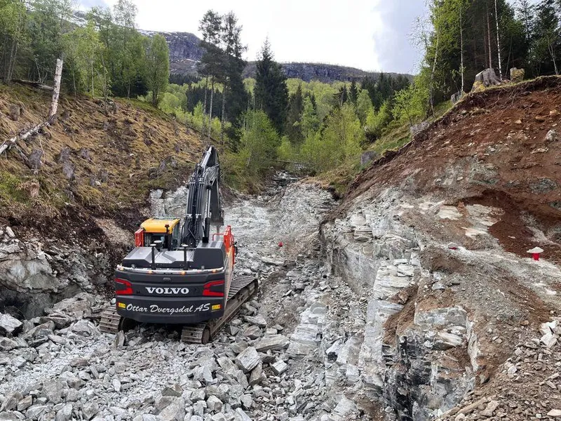 Frå E39 Skredestranda, området der Statens vegvesen bygger bru. Foto: Statens vegvesen