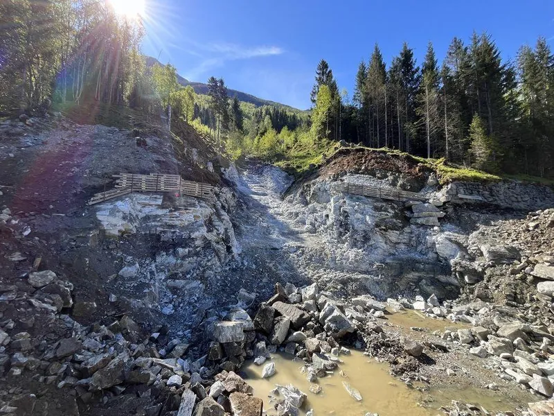 Frå E39 Skredestranda, området der Statens vegvesen bygger bru. Foto: Statens vegvesen