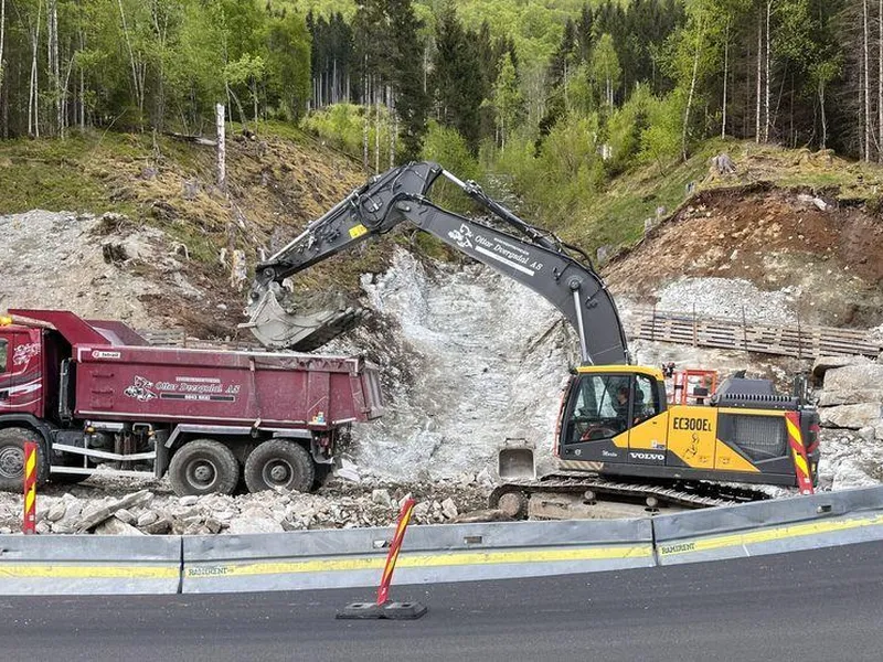 Frå E39 Skredestranda, området der Statens vegvesen bygger bru. Foto: Statens vegvesen