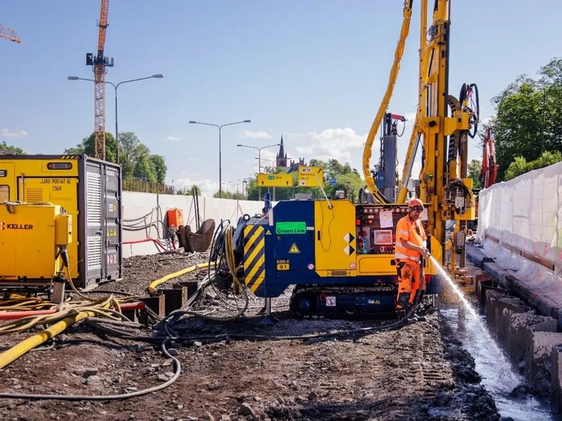 Byggherren Statens vegvesen har gitt økonomisk støtte til testing av elektrisk jetpeling, som på fire uker har spart 2.700 liter diesel. Foto: Skanska