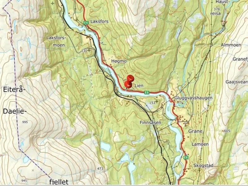 E6 må stenge på Lien: Nord for Trofors og rett sør for Laksforsen må E6 stenges fra kl. 22.00 - 24.00 hver tirsdag kveld. Skjer i perioden 18. oktober 2022 til 31. januar 20223. Årsak: sprenging for å bygge ny E6 med 90 sone.