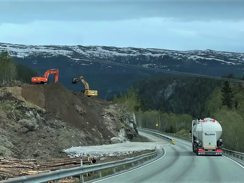 Tirsdagsstengt E6: Arbeidene som utføres på Lien i Grane fører til at eksisterende E6 hver tirsdag i tre og en halv måned må stenges i to timer  fra kl. 22.00 - 24.00. Foto: Statens vegvesen.
