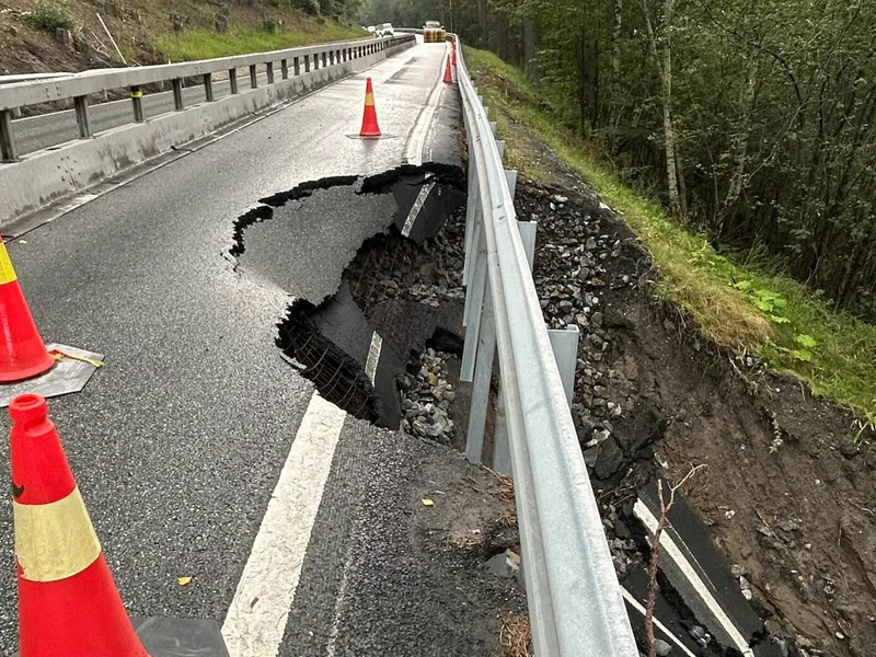 Arbeidene med utbedring av veien starter mandag 16. september klokka 12.00, fra og med da og cirka 14 dager fremover blir veien helstengt. Foto: Statens vegvesen. 