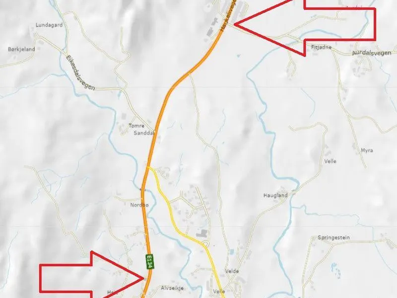 Statens vegvesen monterer veglys på denne E134-strekninga i Vats i Vindafjord i Rogaland. Illustrasjon: Statens vegvesen