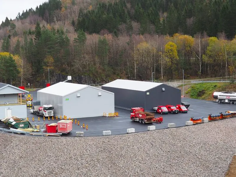 Gjennomtenkt: Veidriftstasjonens disponering av de 6300 kvadratmeterne med asfaltert område er nøye planlagt for å sikre effektiv arbeidsflyt med maskiner.