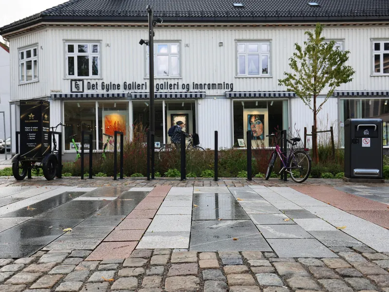 Ferdselssone på Farmannstorvet tilrettelagt for myke trafikanter med universell utforming.