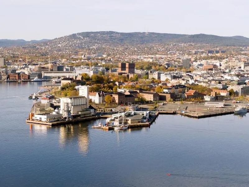 Oversiktsbilde av Vippetangen. Revierkaia til høyre.