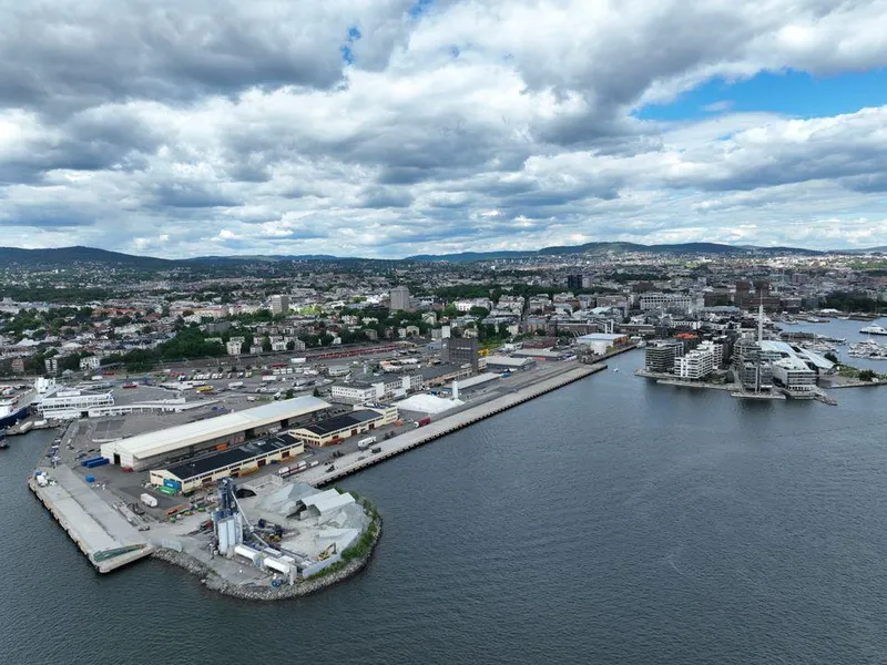 NY DELBYDEL: En betydelig andel av eiendommene på Filipstad eies av Oslo Havn KF. Med bystyrets vedtak 28. januar 2026 kjøper Hav Eiendom et område med utbyggingspotensial på om lag 271.500 m2 vest for Tjuvholmen, som skal utvikles til en ny delbydel med nye møteplasser, havnepromenade og byrom ved fjorden som hele Oslo vil få glede av.