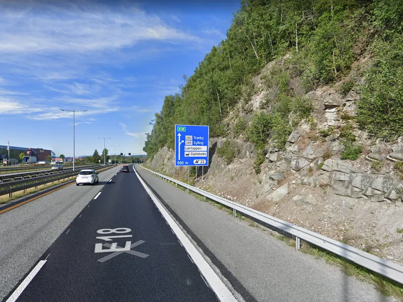 Det er denne fjellskjæringen som skal sikres. Foto: Statens vegvesen.