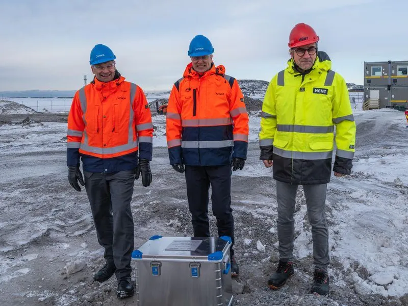 Fra venstre konsernsjef Abraham Foss i Avinor, samferdselsminister Jon-Ivar Nygård (Ap) og konsernsjef Jan K. Jahren i HENT.
