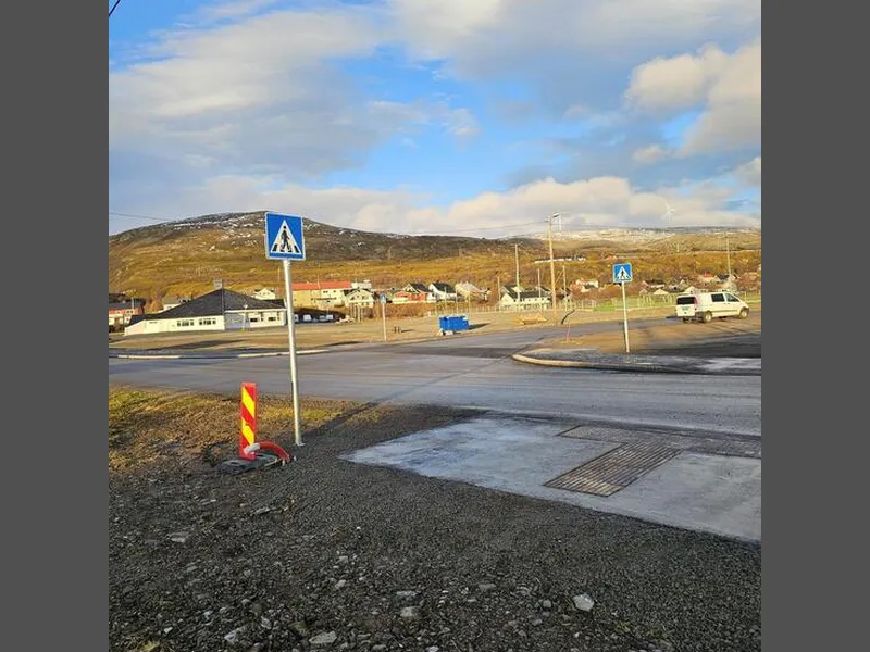 Fortau og forgjengeroverganger på Valen. Foto: Båtsfjord Kommune