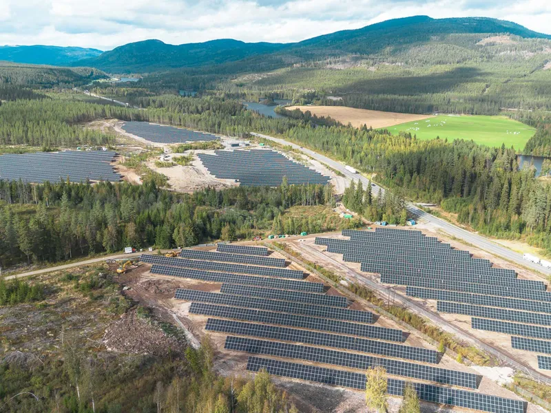 Med en årlig produksjon på 6,4 GWh dekker kraftverket forbruket til omtrent 320 husstander. Foto: Solgrid.