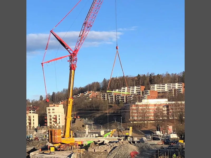 Bruelementene som ble fraktet fra Sandvika til Nesbyen veier cirka 200 tonn. Foto: IMIS