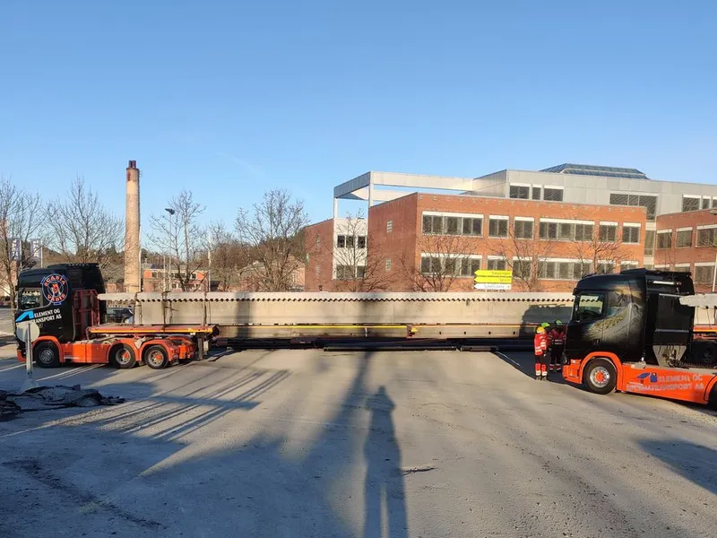 Bruelementene er klare for transport til Nesbyen. Foto: IMIS